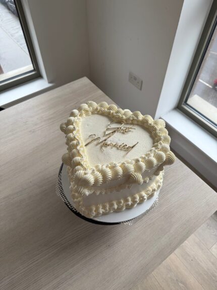 Vintage heart cake